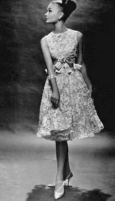 4 pav. Christian Dior suknelė, nuotrauka daryta Georges Saad, 1962 metai.