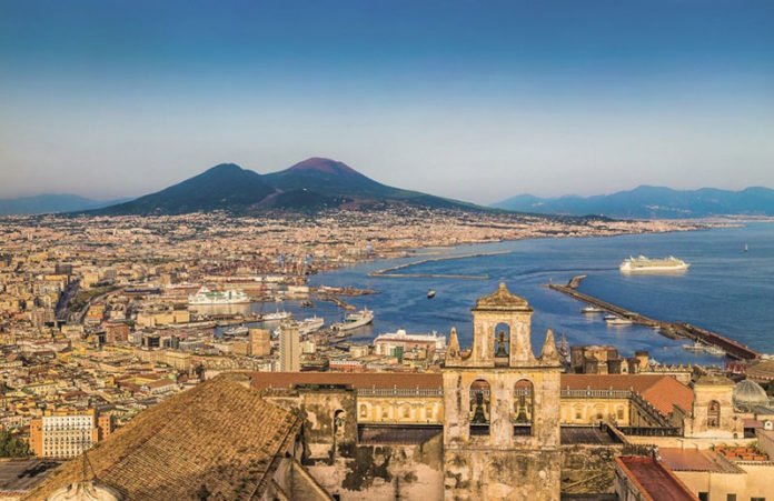 Neapolio krypties universalumas: tarp poilsio ir pažinimo, tarp miesto ir gamtos