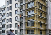 Kaip pasirinkti modulinius pastolius sudėtingiems statybų projektams